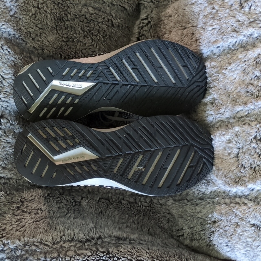 Women’s Levitate 5 Running Shoes​​​ - Picture 6 of 8